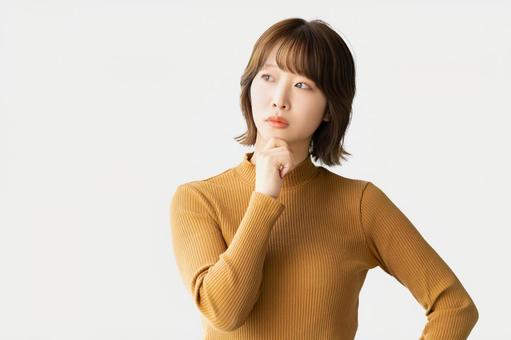 考えている女性